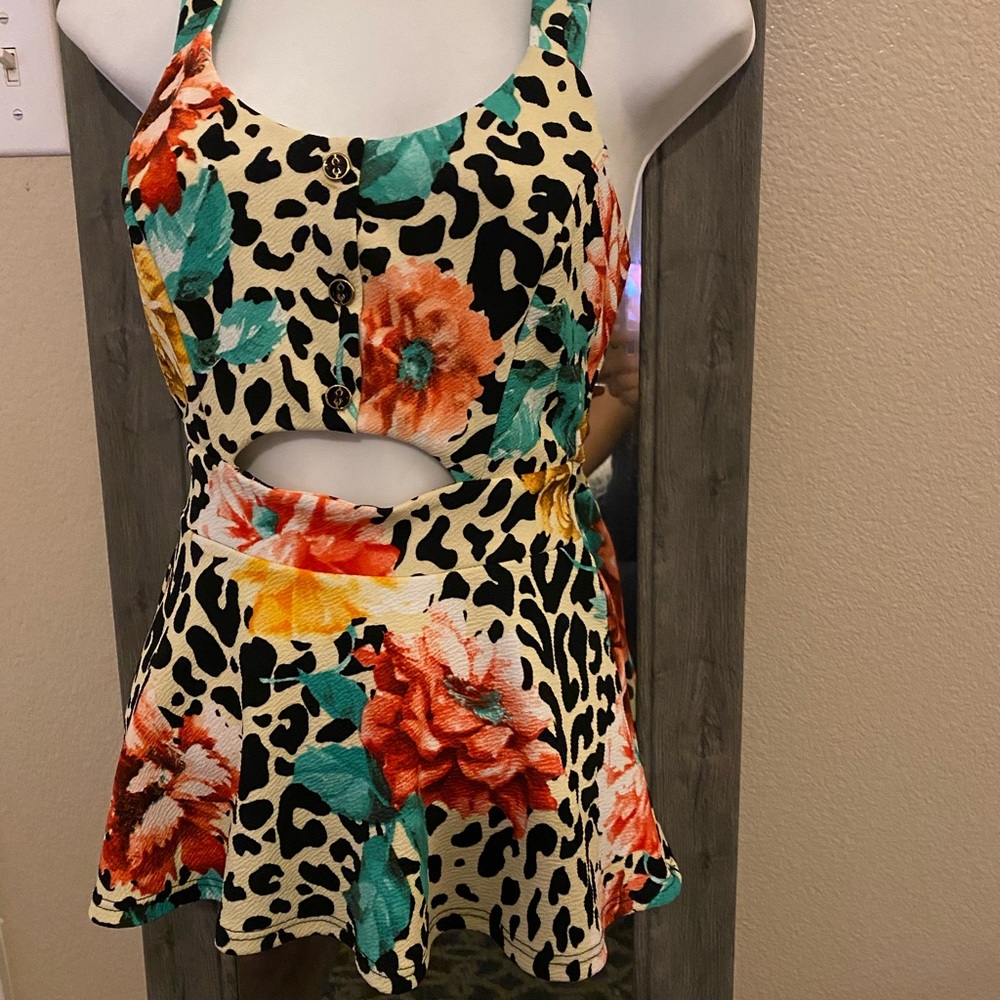 Used 2B BEBE Peplum top